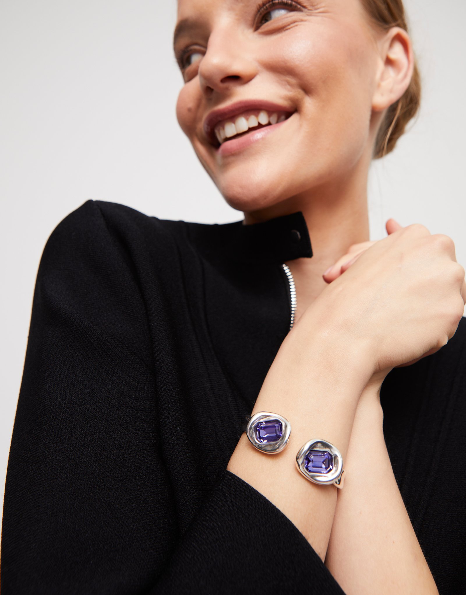 Bracciale rigido placcato argento sterling e due cristalli viola, Argent, large thumbnail